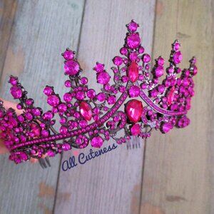 (NWOT) Fuchsia Crown